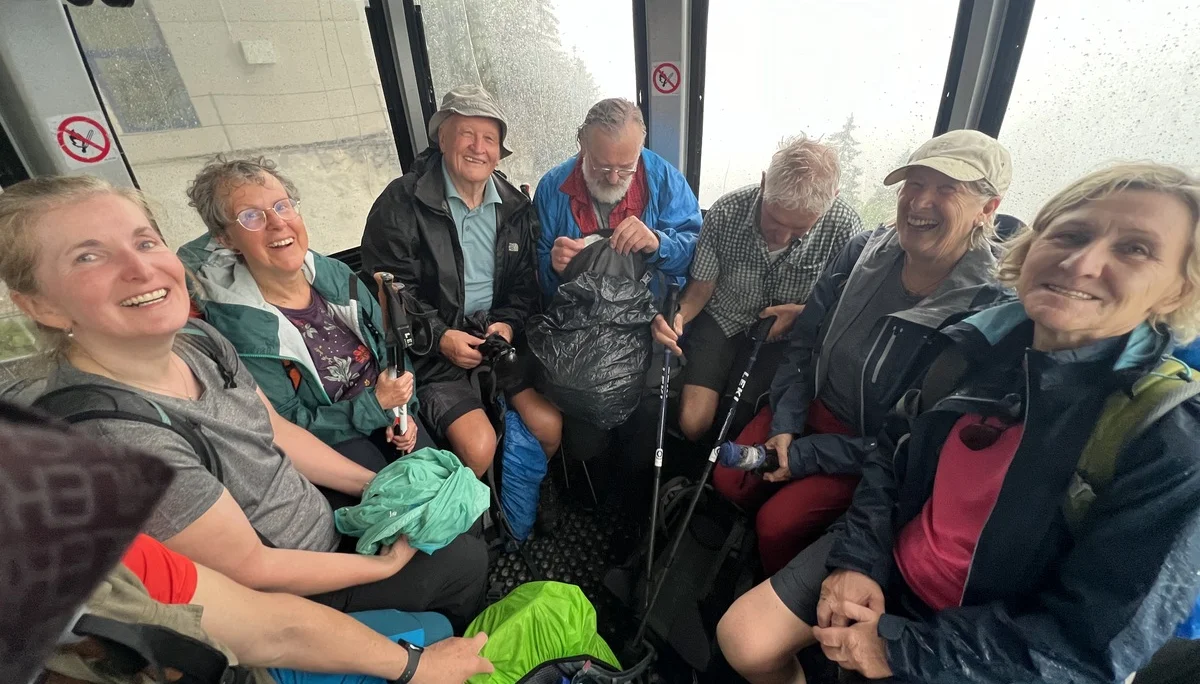 Gruppe A bei der Talfahrt - dicht gedrängt und guter Laune | © DAV Augsburg Senioren