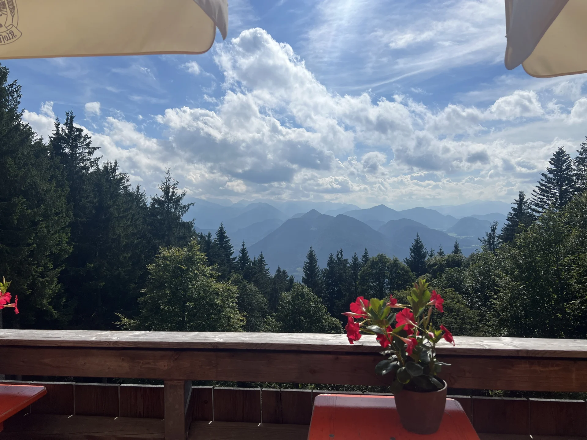 Blick von der Terrasse der Lenggrieser Hütte ins Isartal | © DAV Augsburg Senioren