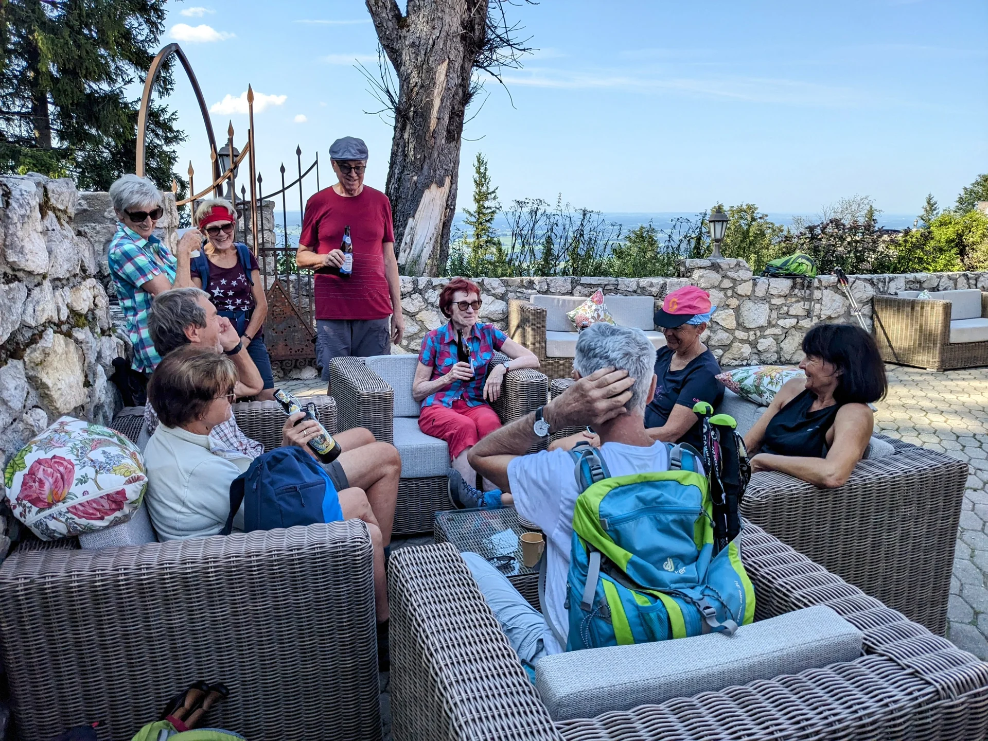 Pause im Burghotel | © DAV Augsburg Senioren