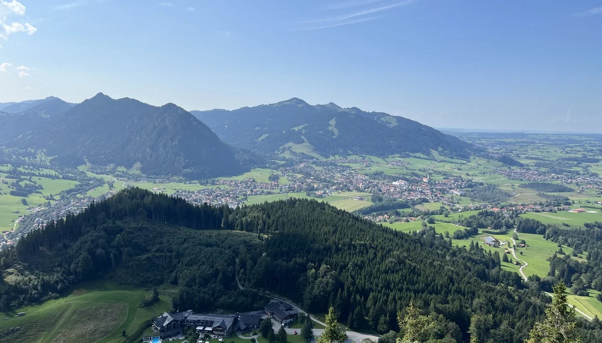 Blick vom Falkenstein auf Pfronten, Kienberg, Edelsberg, Alpspitze | © DAV Augsburg Senioren