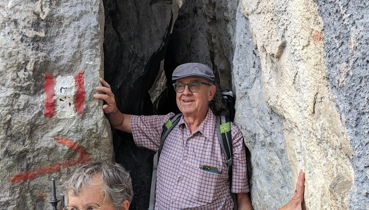 Durch diese enge Gasse führt der Weg | © DAV Augsburg Senioren