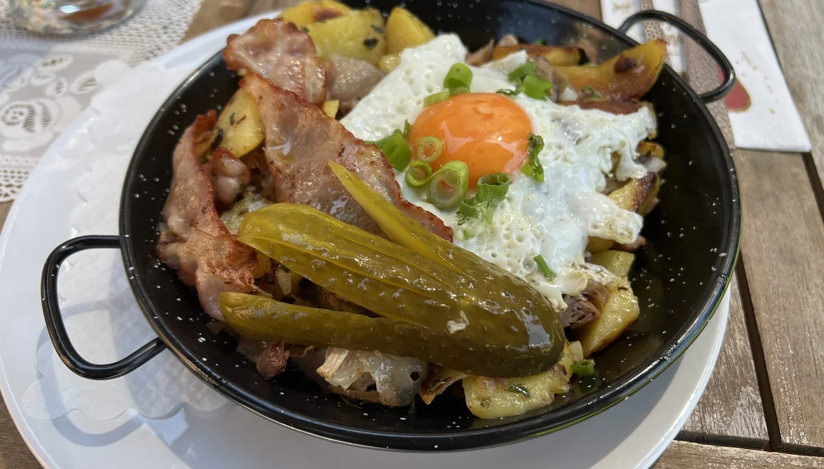 Mittagspause im Bärenwirt in Schanz (Leutaschtal) - Tiroler Gröschtl | © DAV Augsburg Senioren