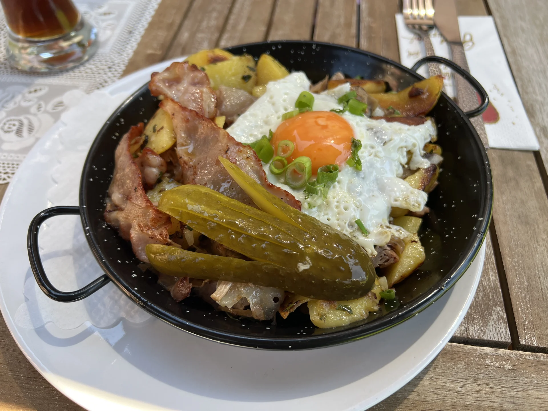 Mittagspause im Bärenwirt in Schanz (Leutaschtal) - Tiroler Gröschtl | © DAV Augsburg Senioren