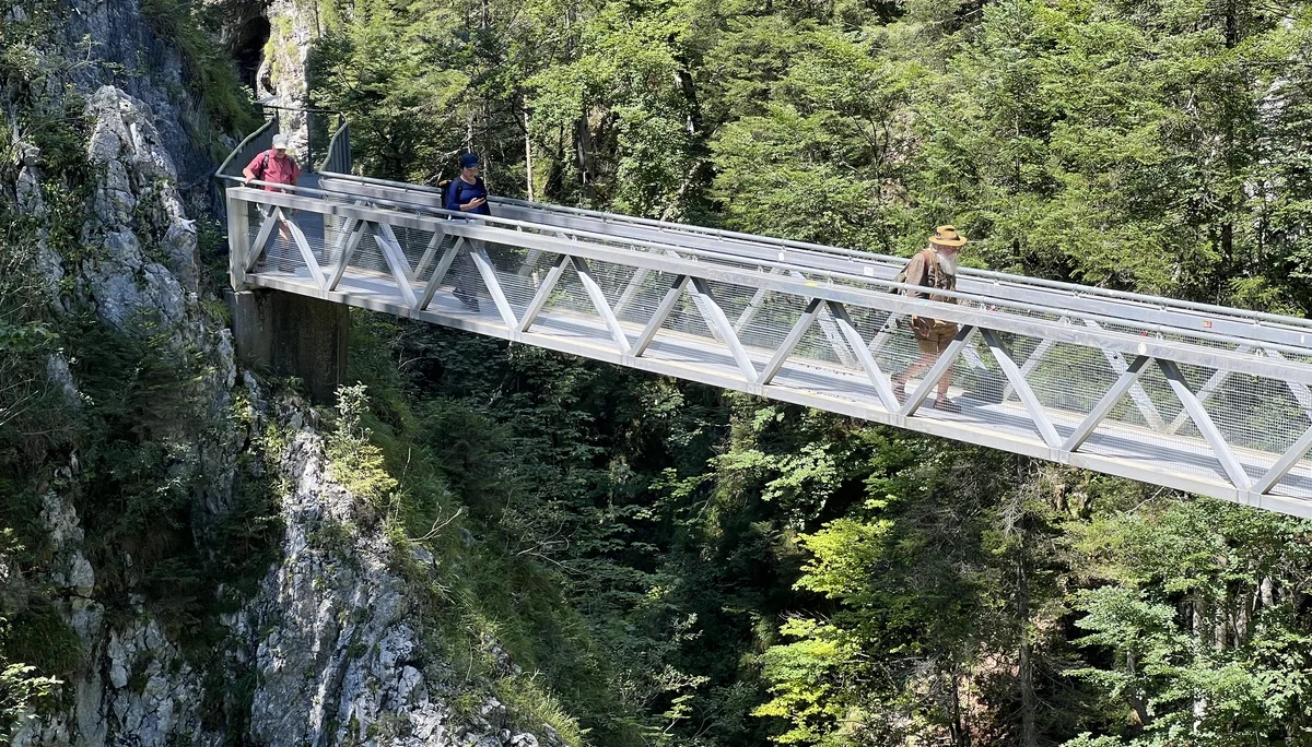 Die Höllbrücke in der Leutaschklamm | © DAV Augsburg Senioren