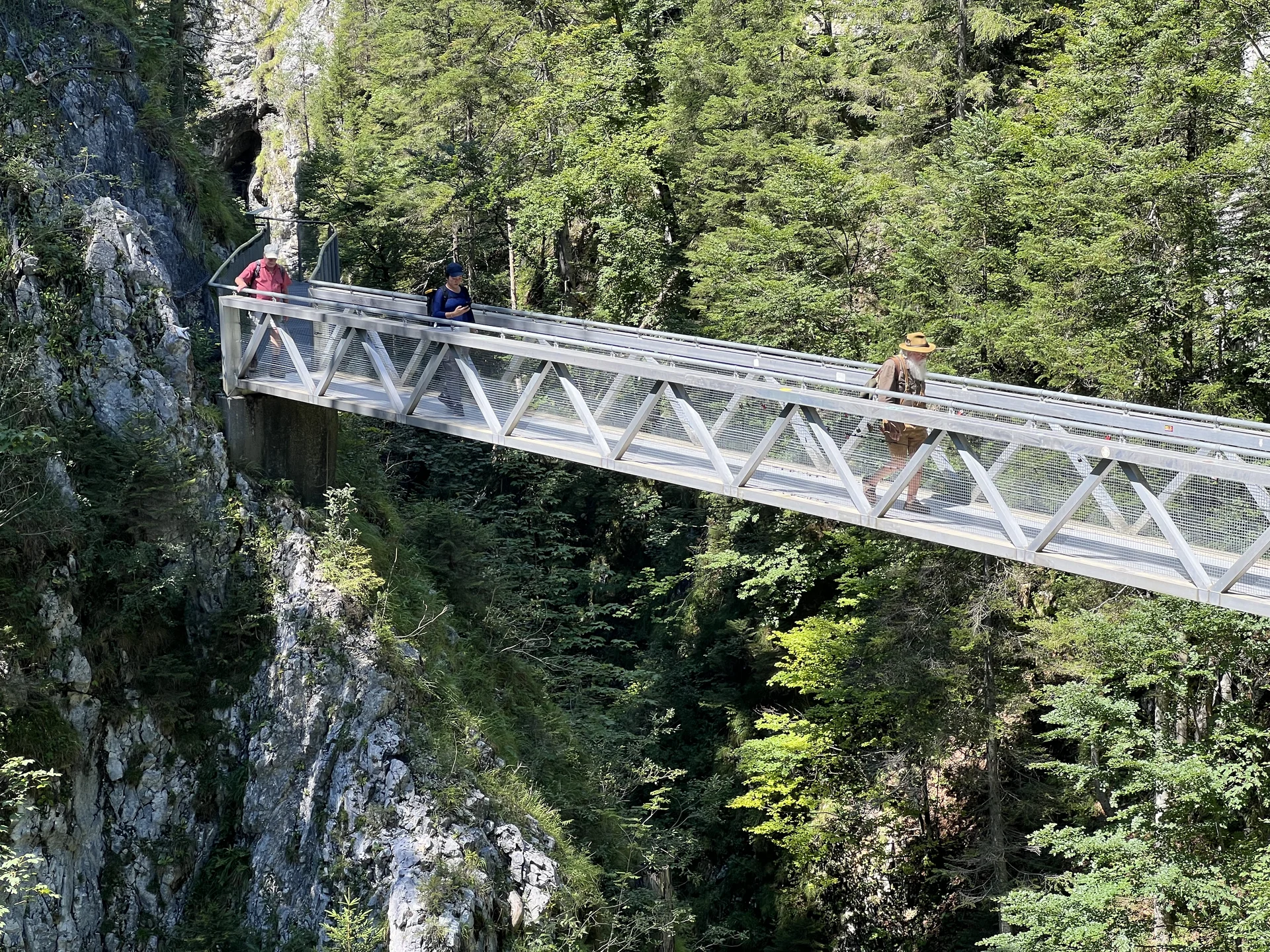 Die Höllbrücke in der Leutaschklamm | © DAV Augsburg Senioren
