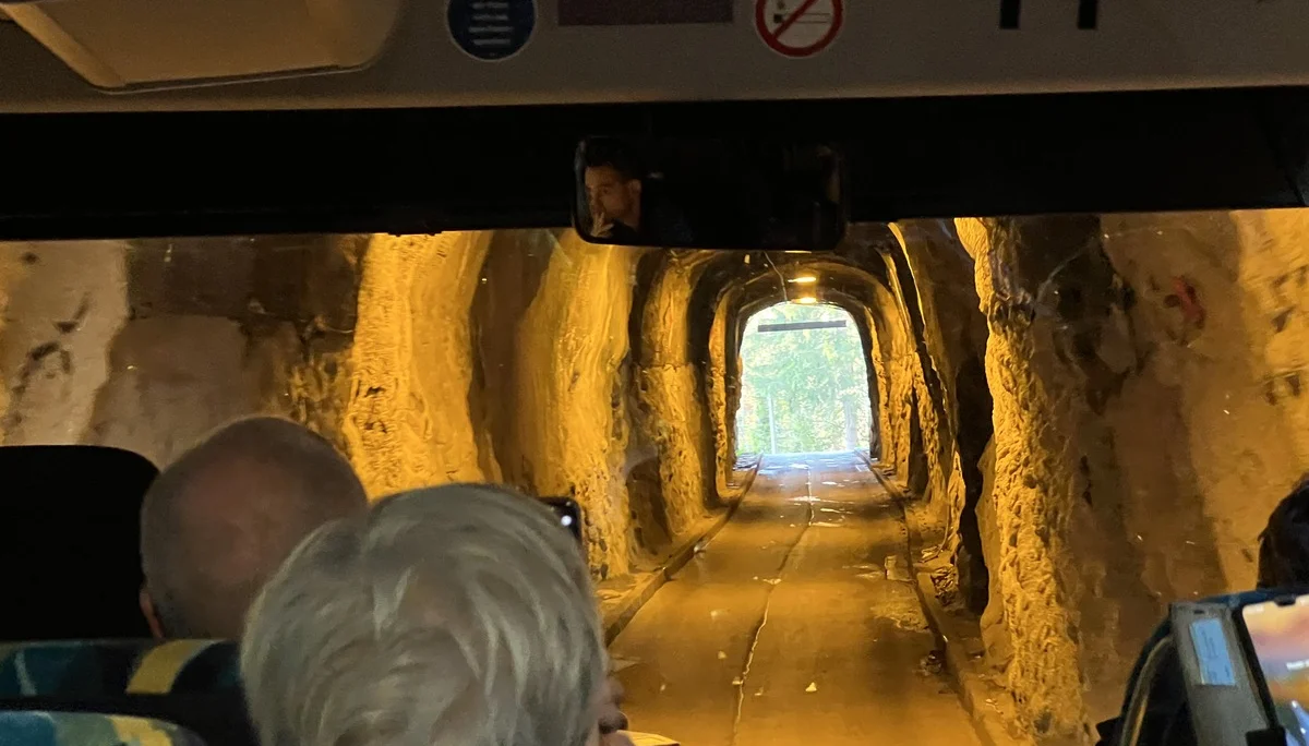 Schmaler Tunnel auf der Tatzelwurmstraße | © DAV Augsburg Senioren