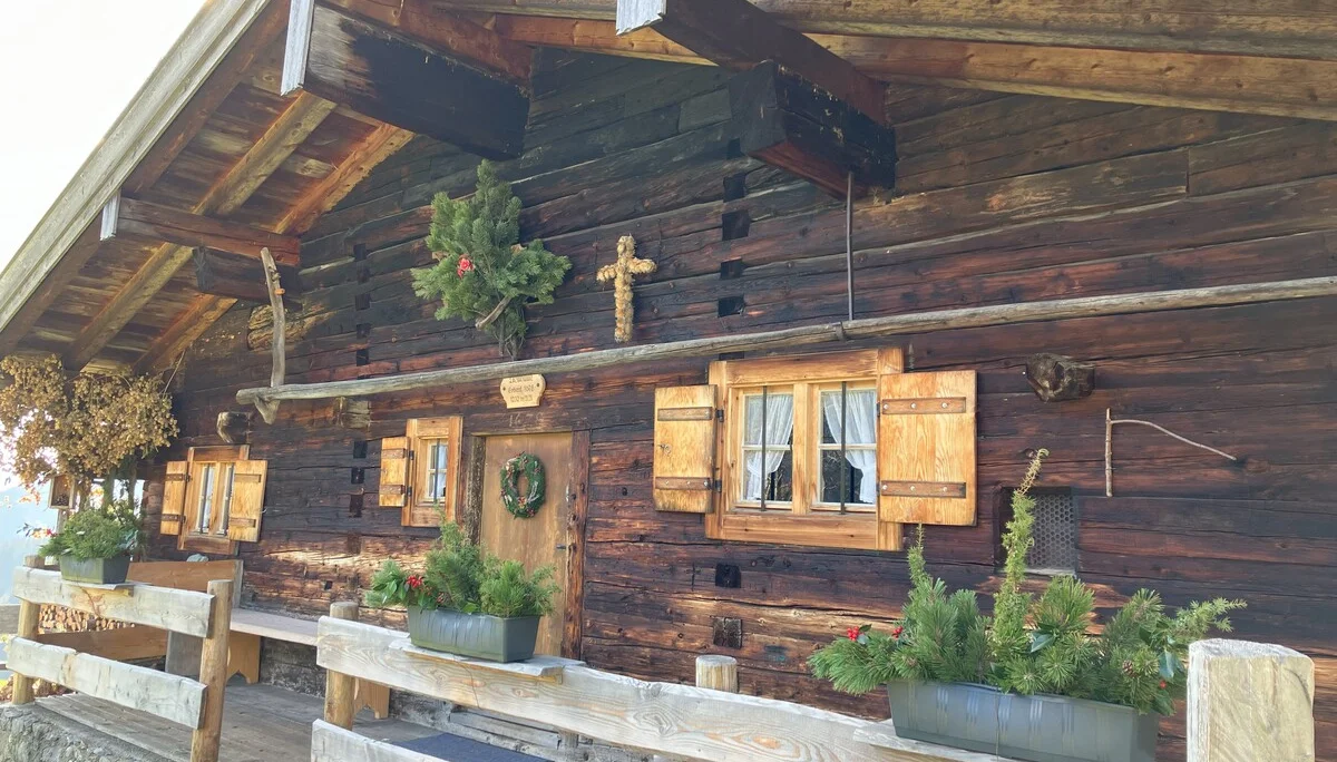 Die altehrwürdige Neuhütten-Alm | © DAV Augsburg Senioren