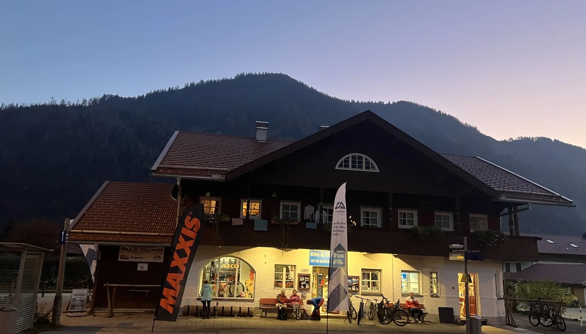Abendlicher Blick vom Bahnhof Bayrischzell auf den Seebergkopf | © DAV Augsburg Senioren