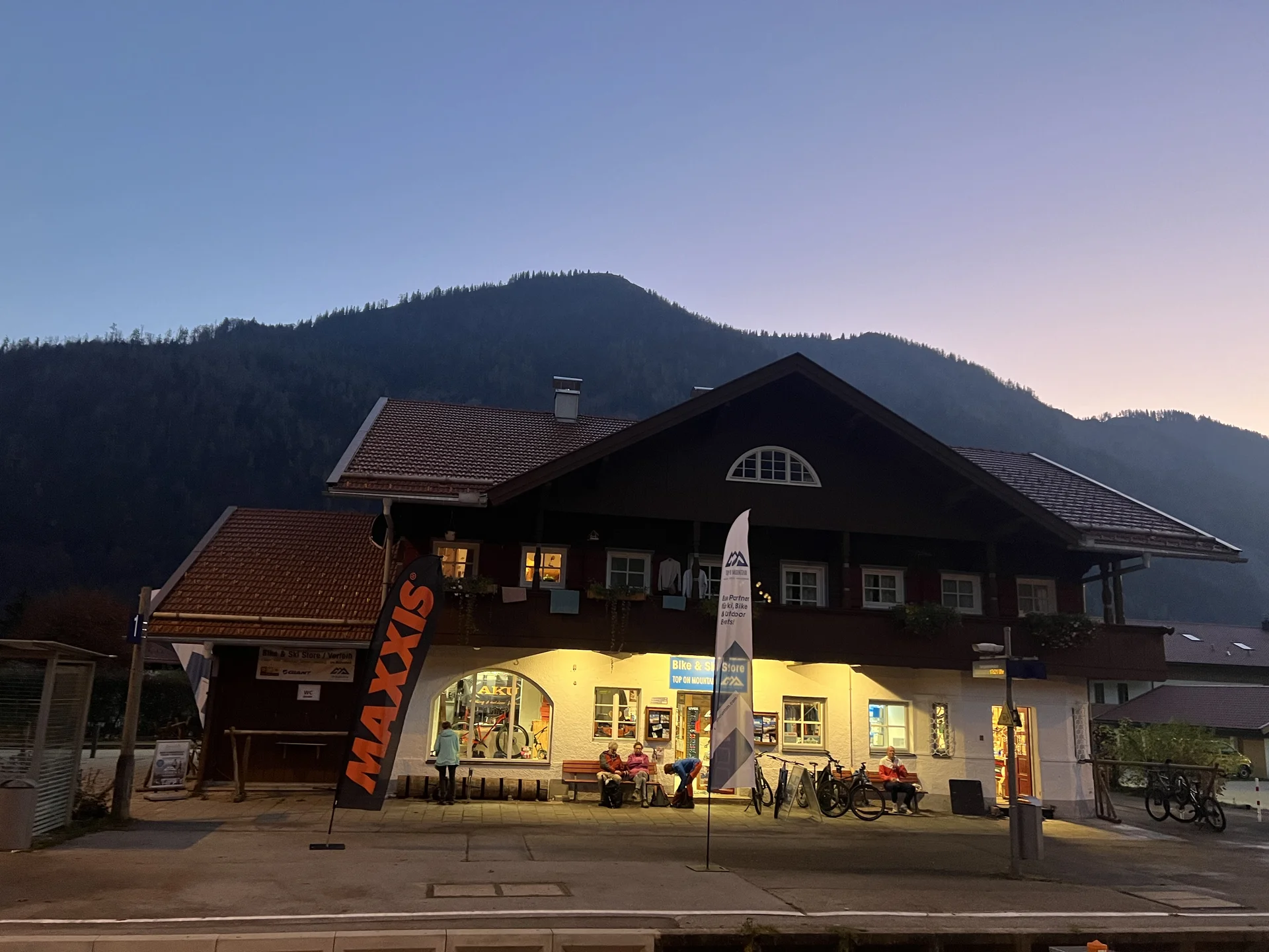 Abendlicher Blick vom Bahnhof Bayrischzell auf den Seebergkopf | © DAV Augsburg Senioren
