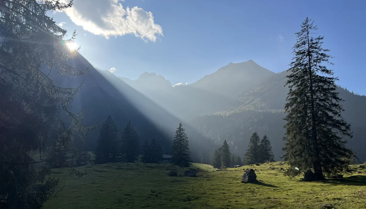Nachmittagssonne bei der Klarer-Alm | © DAV Augsburg Senioren