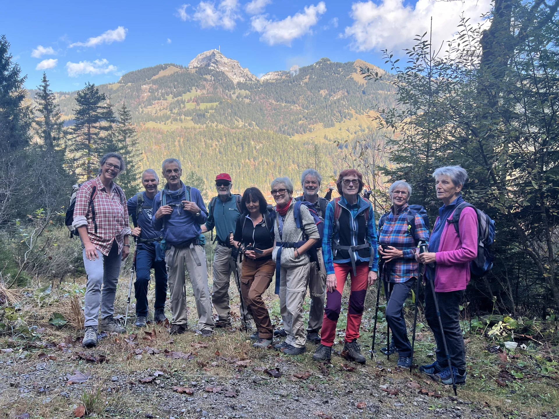 Aufstieg zum Seebergkopf - kurze Rast mit Blick auf Bayrischzell und den Wendelstein | © DAV Augsburg Senioren