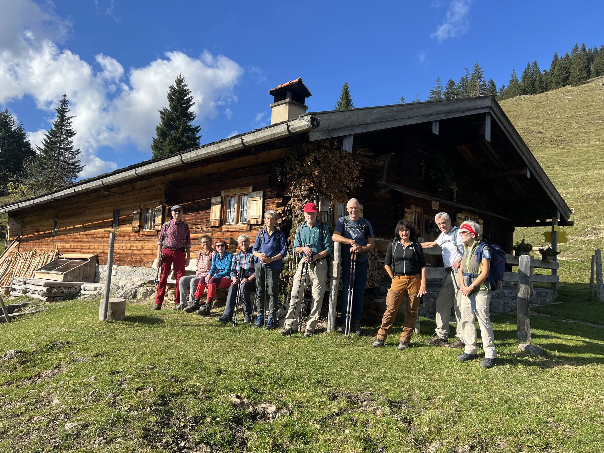 Aufstieg zum Seebergkopf - an der jahrhundertealten Neuhütte | © DAV Augsburg Senioren