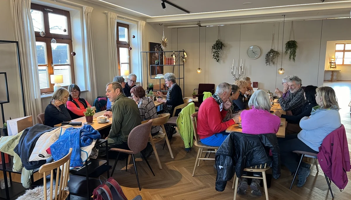 Allmannshofen - gemütliche Mittagspause im Café Wohlgefühl | © DAV Augsburg Senioren