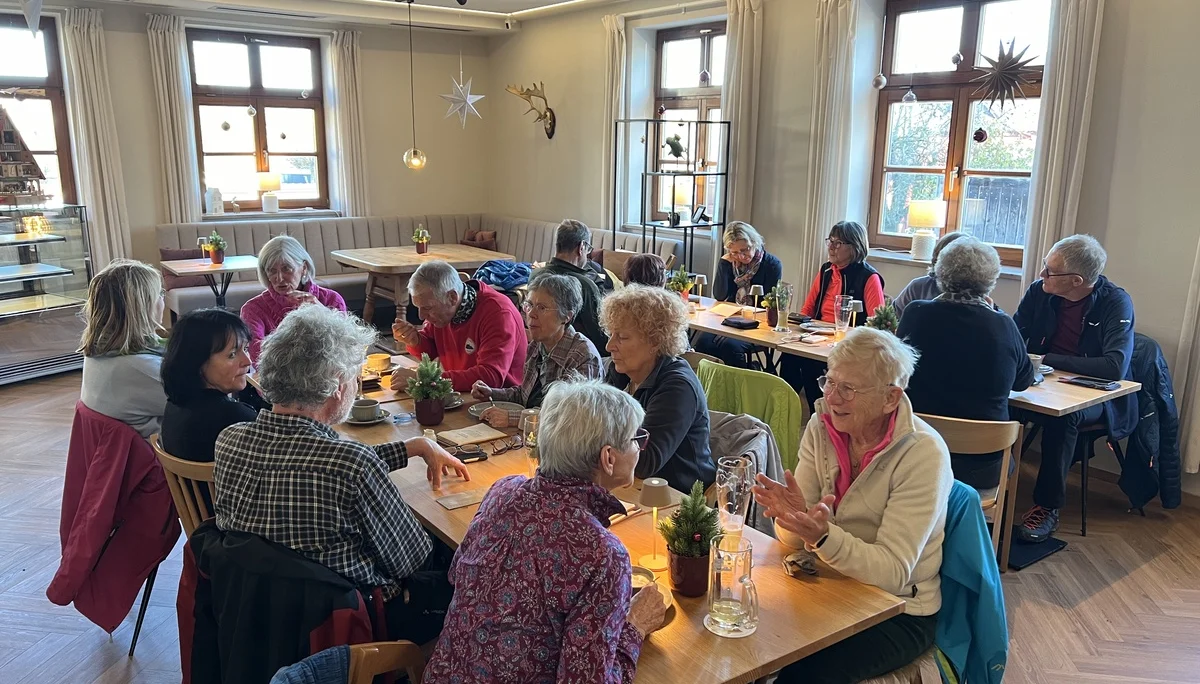 Allmannshofen - gemütliche Mittagspause im Café Wohlgefühl | © DAV Augsburg Senioren