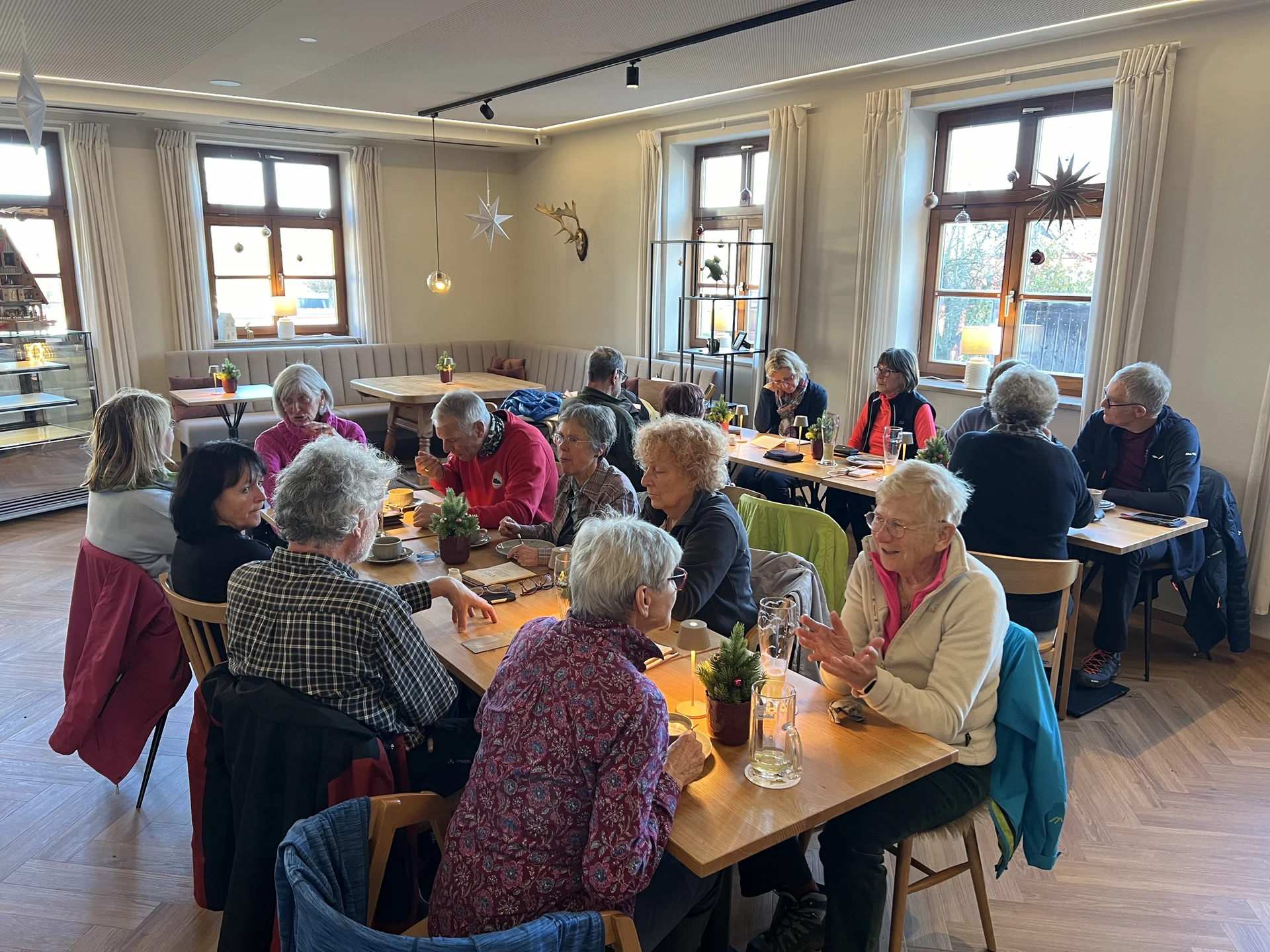 Allmannshofen - gemütliche Mittagspause im Café Wohlgefühl | © DAV Augsburg Senioren