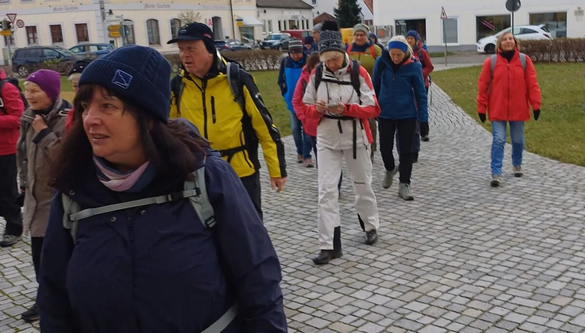 Es geht in die Kirche | © DAV Augsburg Senioren