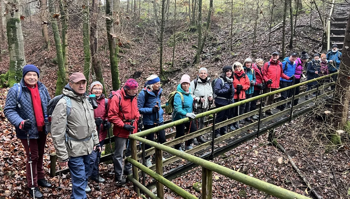 Gruppe B auf der Brücke über den Gruberbach | © DAV Augsburg Senioren