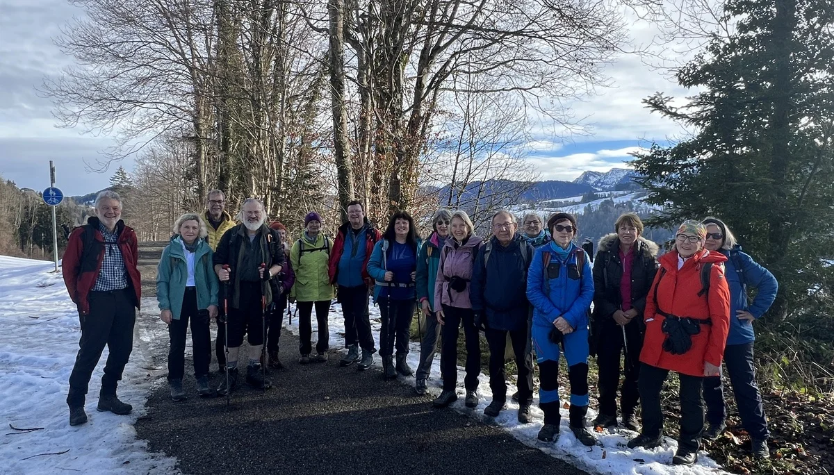 Rast am Weg zwischen Willis und Eibele, im Hintergrund die Nagelfluhkette mit Hochgrat | © DAV Augsburg Senioren