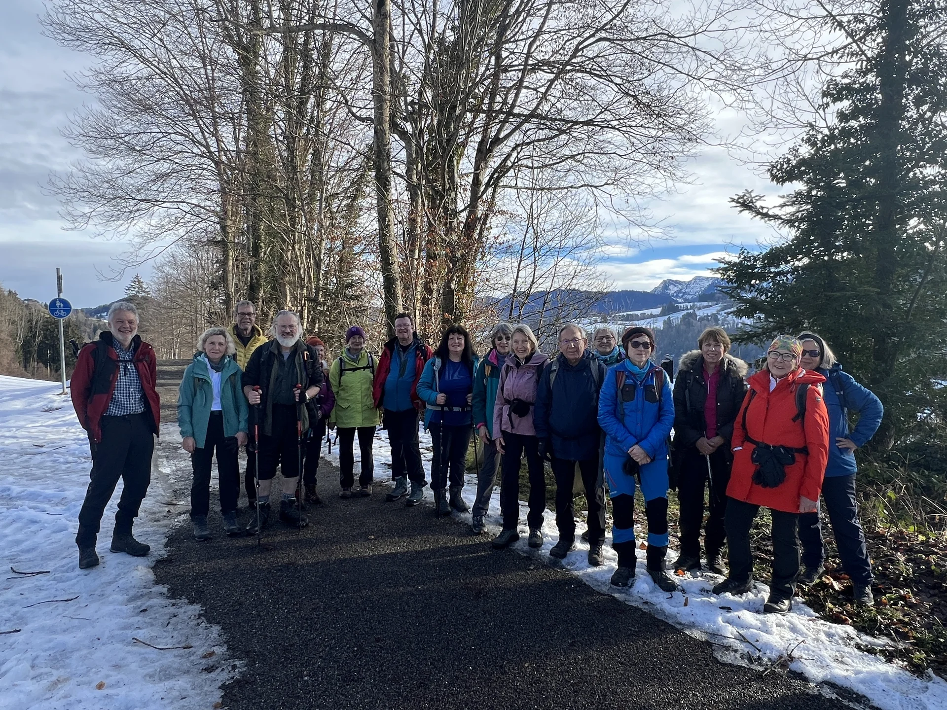 Rast am Weg zwischen Willis und Eibele, im Hintergrund die Nagelfluhkette mit Hochgrat | © DAV Augsburg Senioren