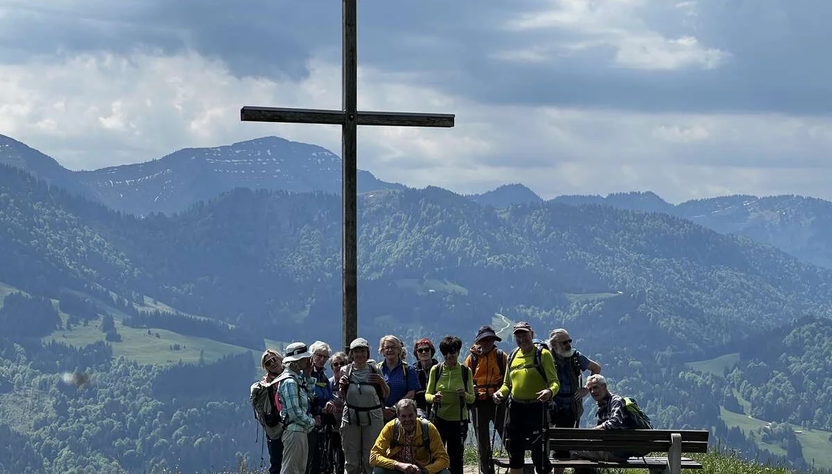 Von der Salmaser zur Thaler Höhe - am Aussichtspunkt Ochsenschache, Blick auf Konstanzer Tal und im Hintergrund Prodelkamm und Nagelfluhkette | © DAV Augsburg Senioren