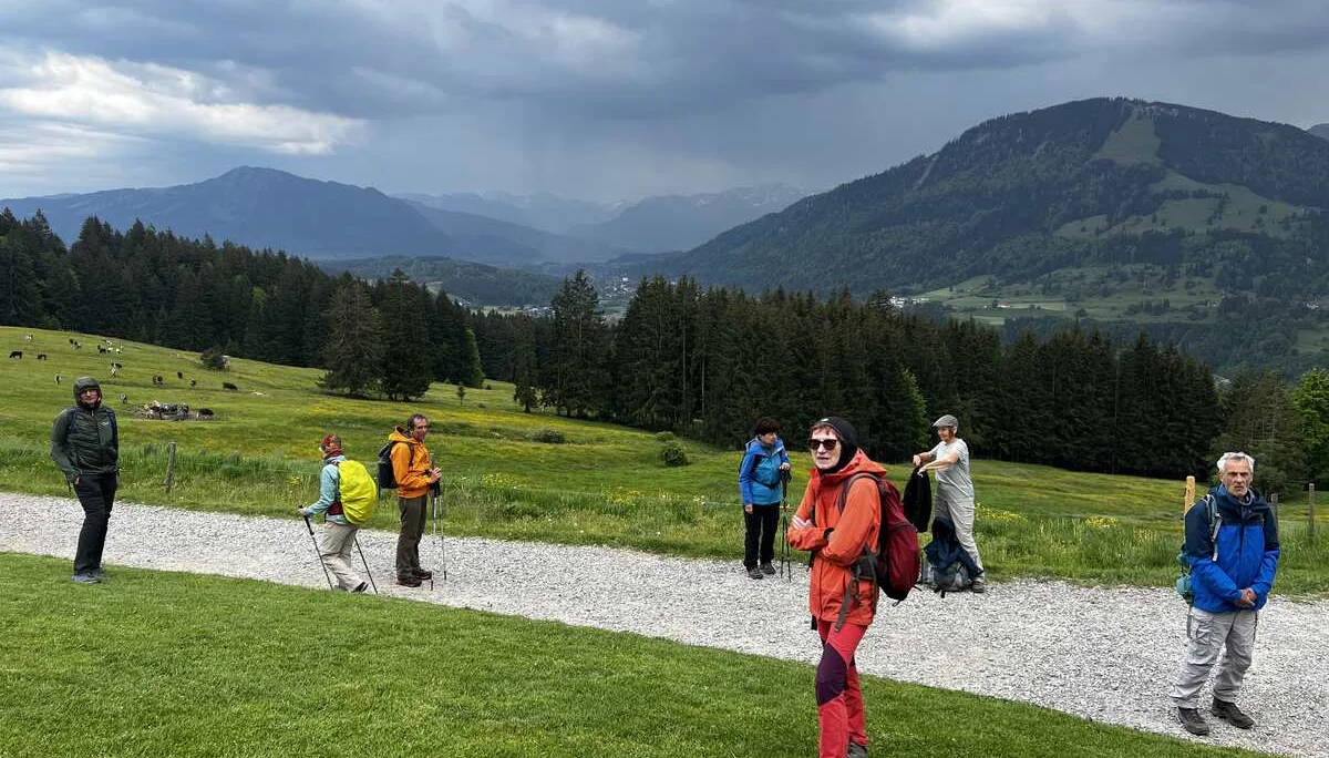 An der Siedelalpe - Blick ins Illertal und auf die allgäuer Berge mit Grünten (li.) und Immenstädter Horn (re.) | © DAV Augsburg Senioren