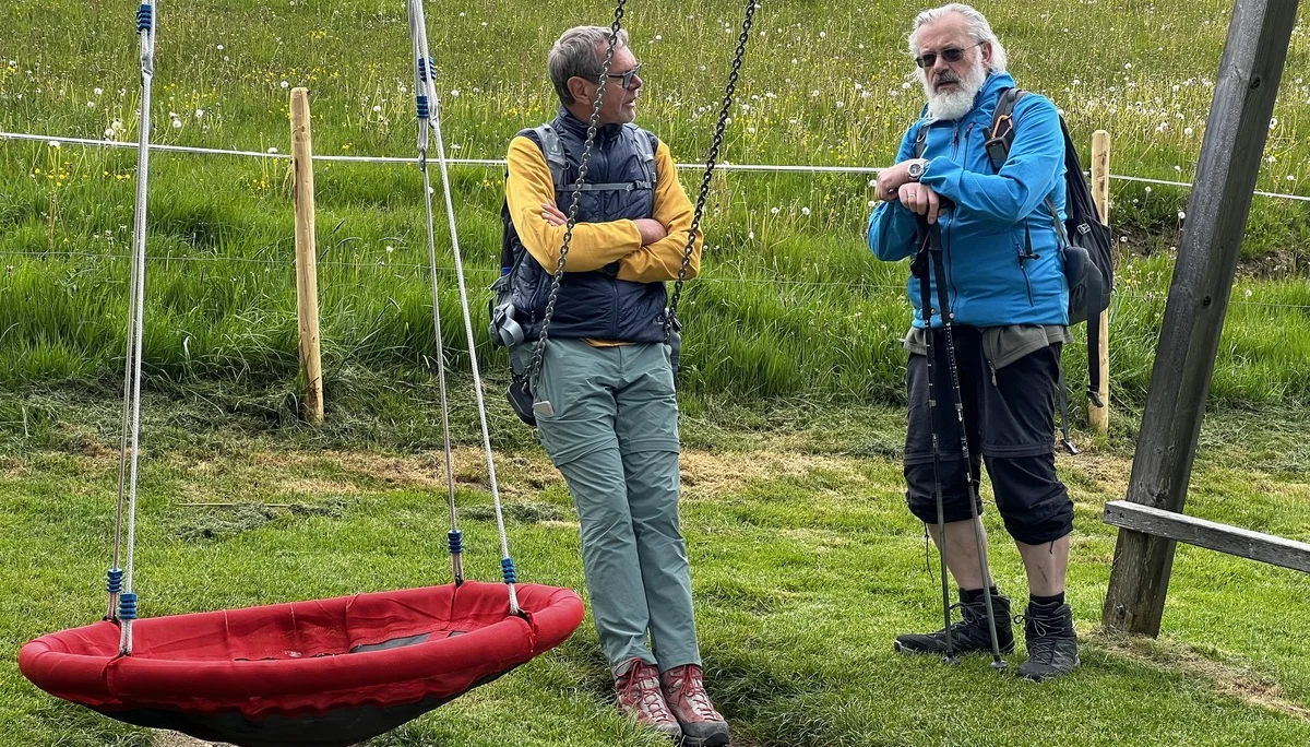 Unterhaltung an der Siedelalpe | © DAV Augsburg Senioren