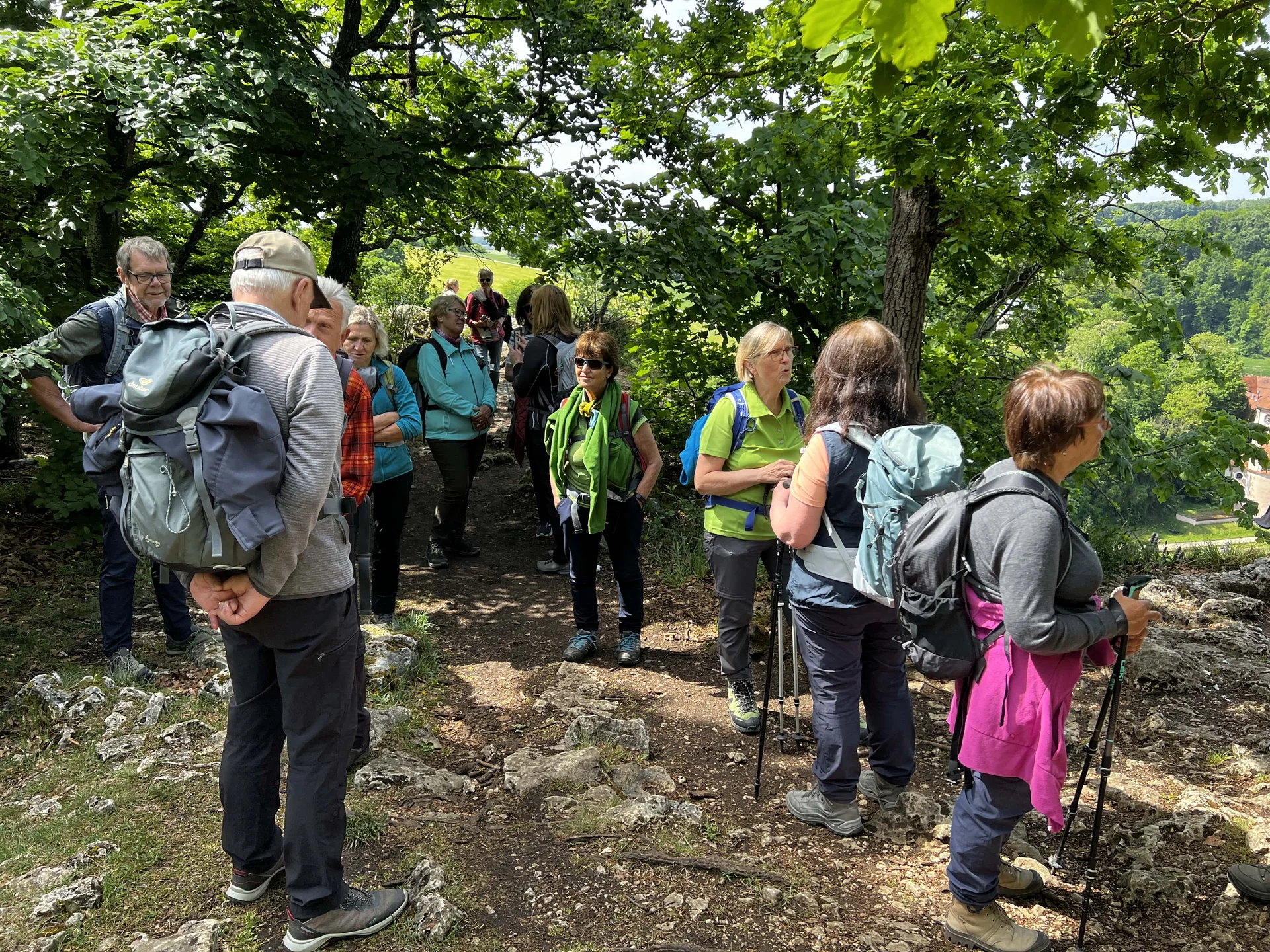 Kleine Pause auf dem Aussichtspunkt Weltenburger Enge | © DAV Augsburg Senioren