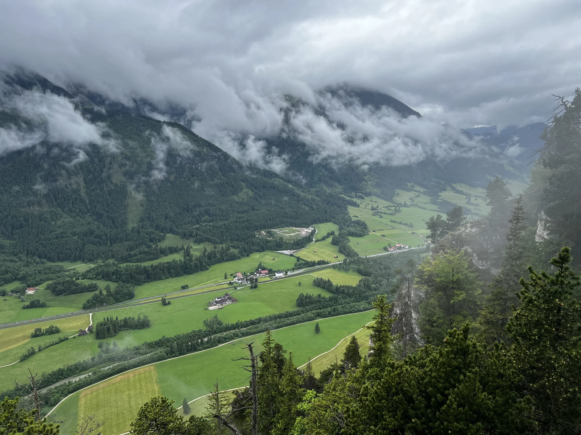 Blick vom Zirmgrat ins Vilstal und zu den Hängen von Brentenjoch und Breitenberg | © DAV Augsburg Senioren