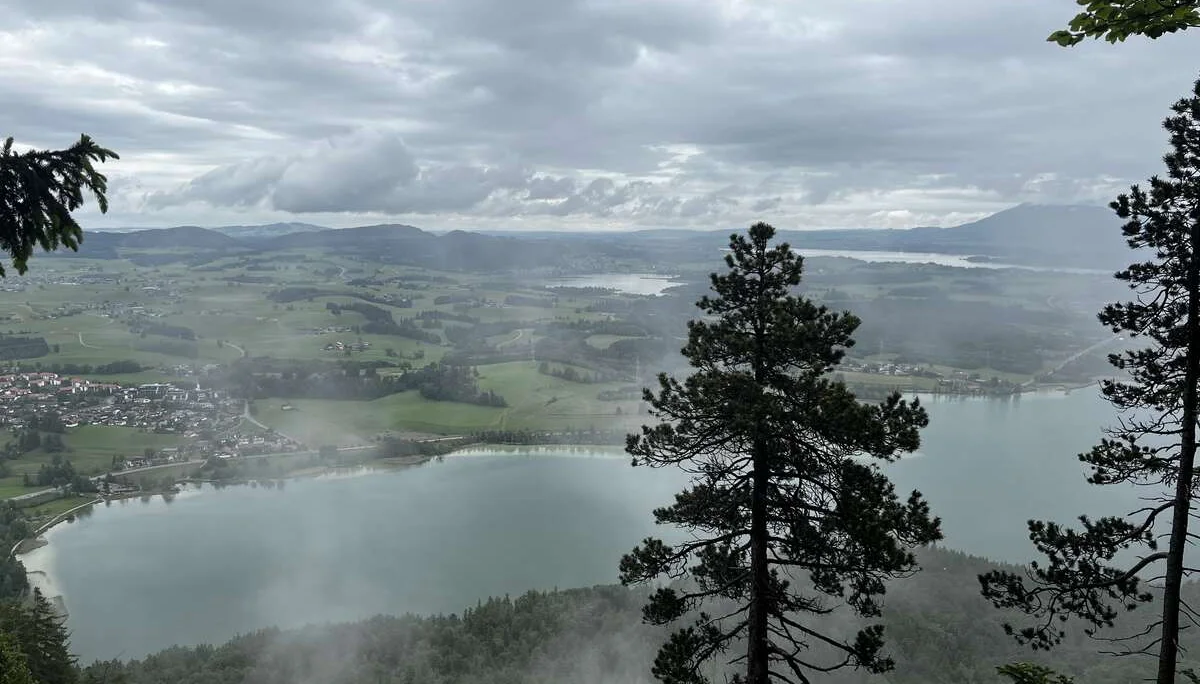 "Weißenseeblick" mit Weißensee, Hopfensee, Forggensee und dem Allgäuer Voralpenland | © DAV Augsburg Senioren