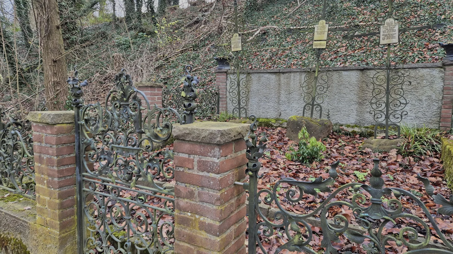 Grabanlage der früheren Gutsherren | © DAV Augsburg Senioren