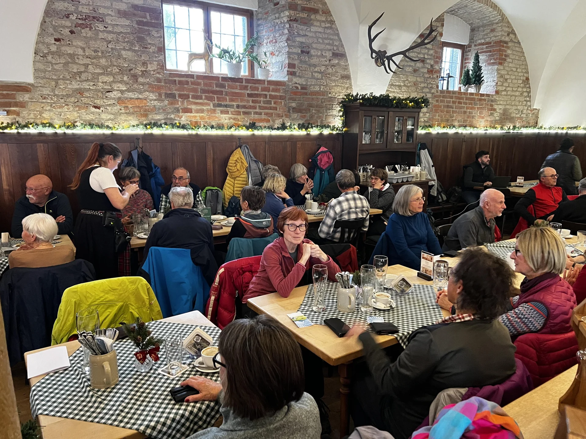Einkehr im Klostergasthof Thierhaupten | © DAV Augsburg Senioren