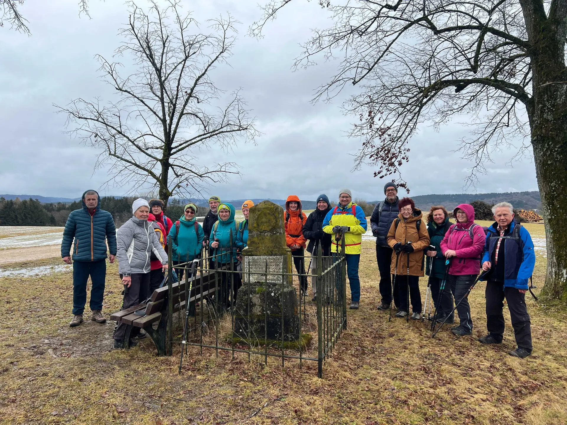 Kurze Rast bei Wind und Wetter | © DAV Augsburg Senioren