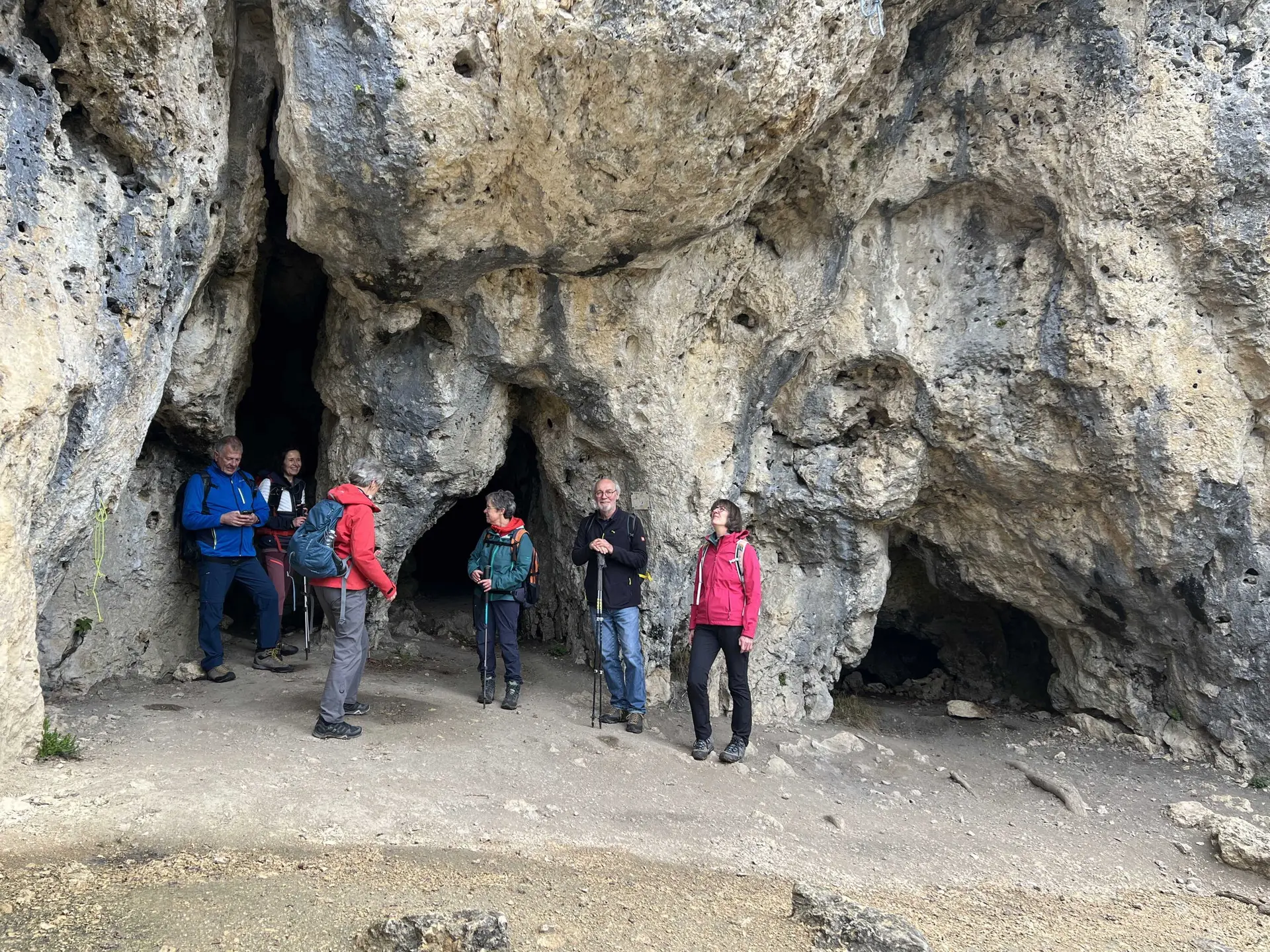 An der Dreieingangshöhle | © DAV Augsburg Senioren