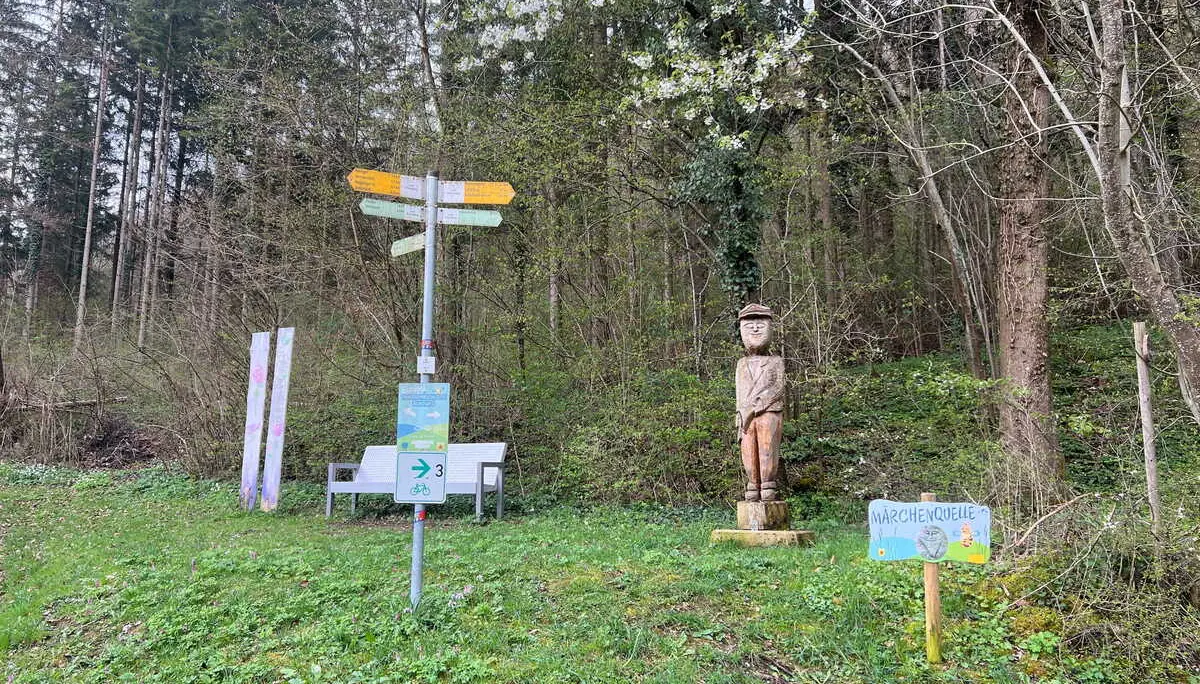 Auf dem Weg von Essingern zum Remsursprung - Wegweiser bei Essingen | © DAV Augsburg Senioren