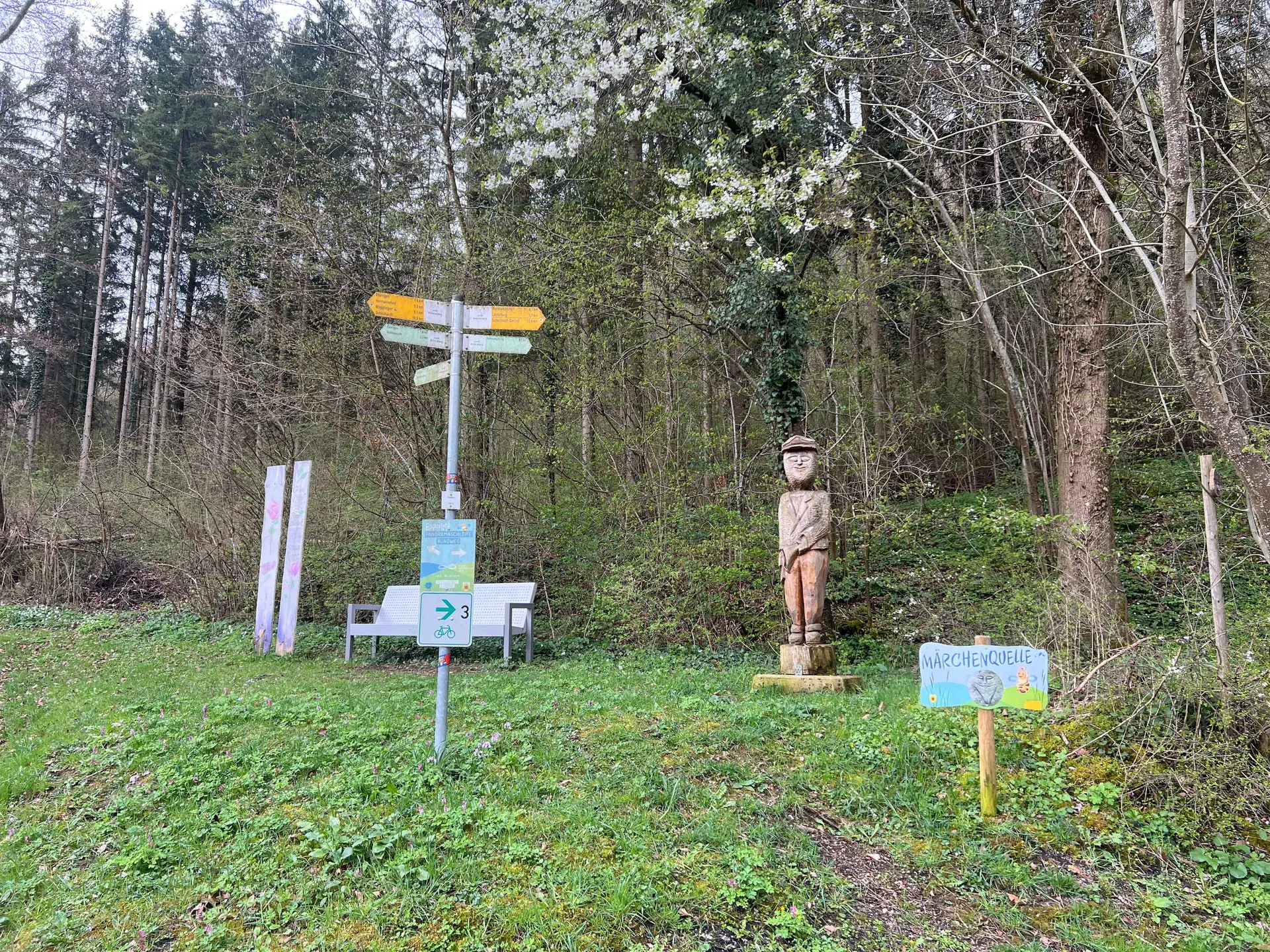 Auf dem Weg von Essingern zum Remsursprung - Wegweiser bei Essingen | © DAV Augsburg Senioren