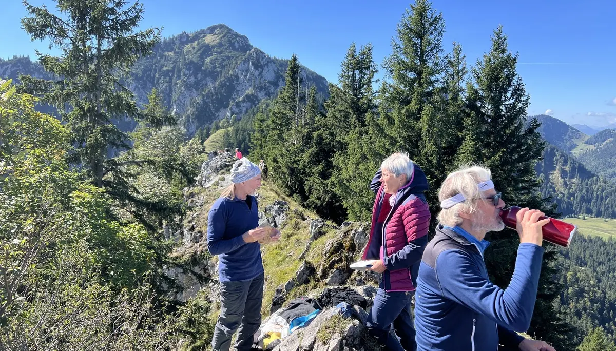 Am Gipfel der Rampoldplatte (1.422 m) - Blick zur Hochsalwand | © DAV Augsburg Senioren