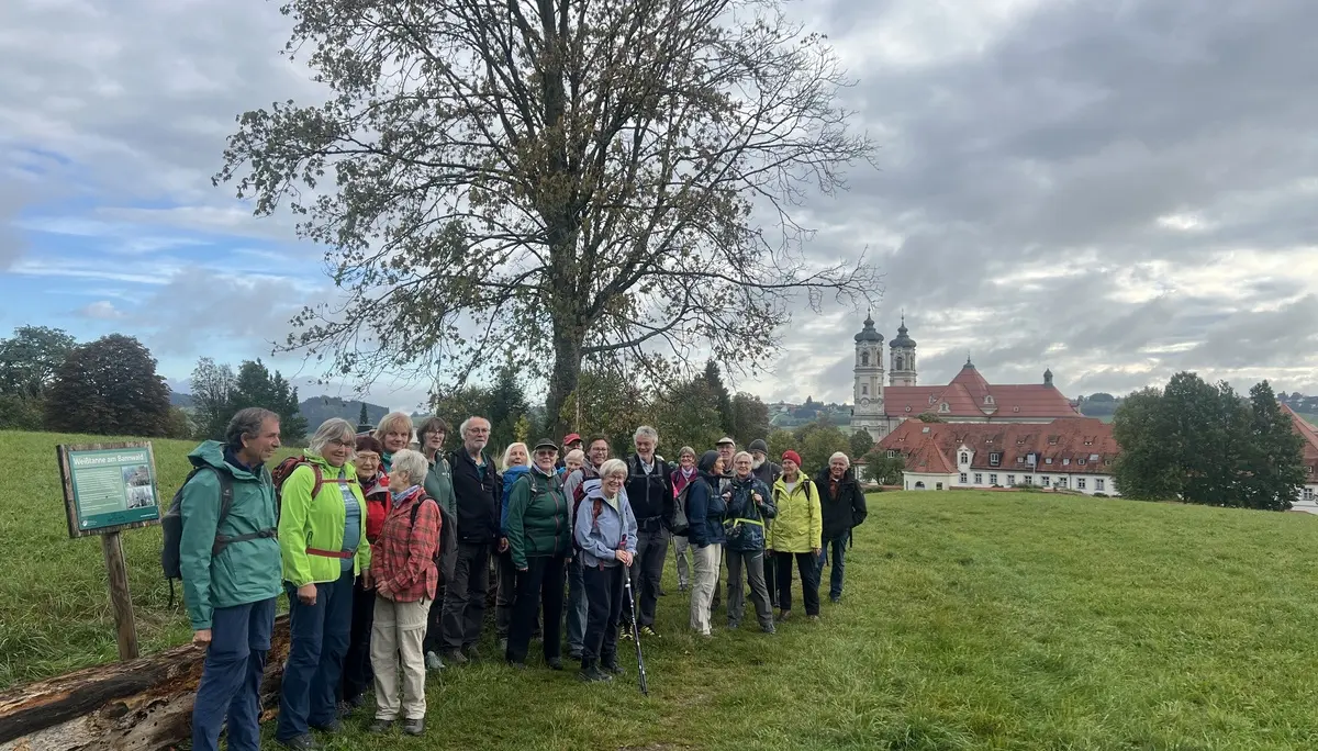 Gruppenbild mit der Barock-Basilika in Ottobeuren  | © DAV Augsburg Senioren