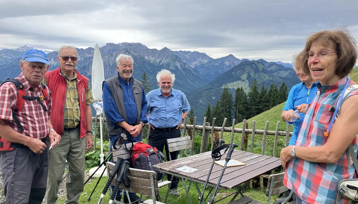 Gr. A+B Trinkpause auf dem Hirschberg | © DAV Augsburg Senioren