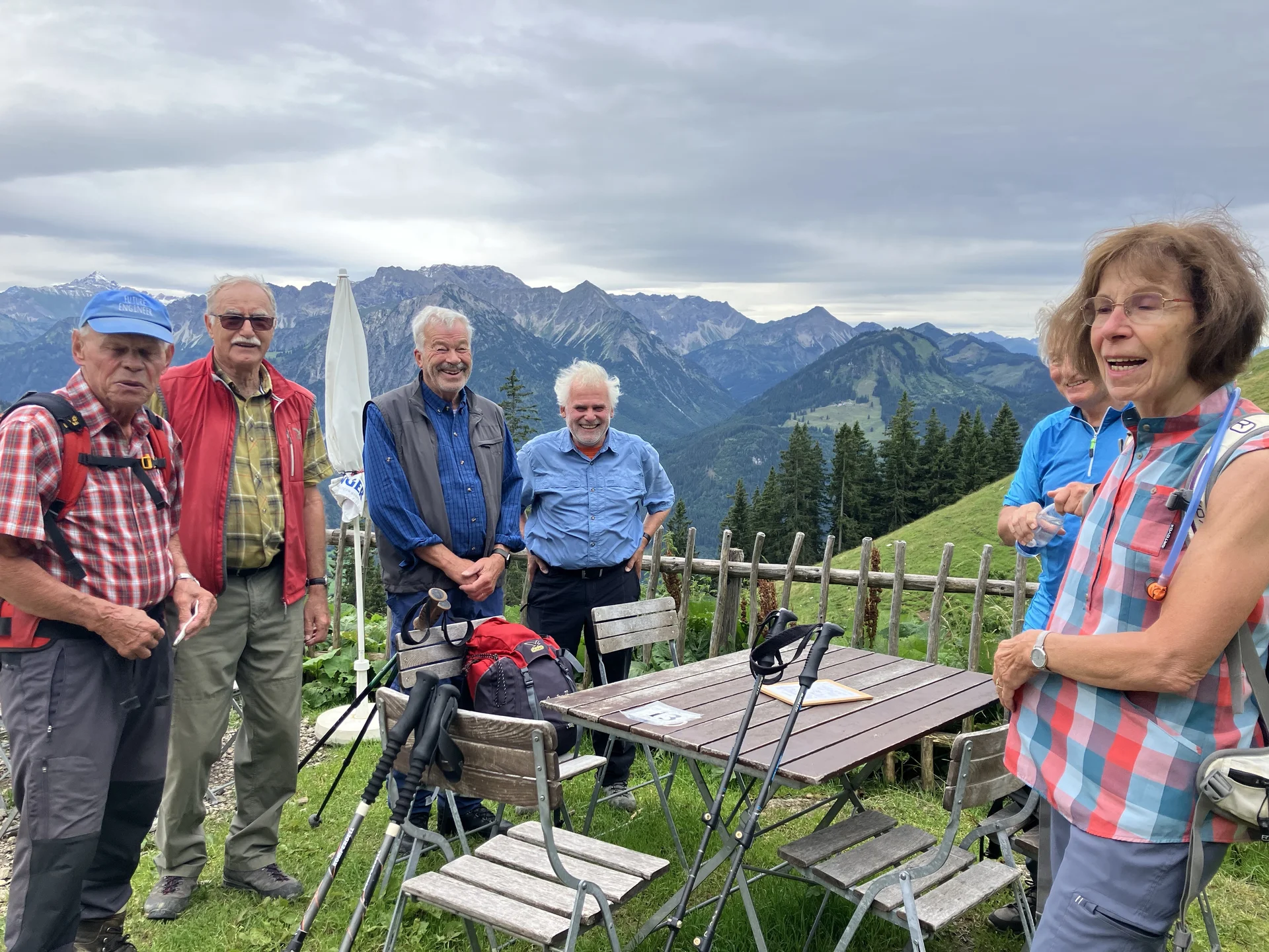 Gr. A+B Trinkpause auf dem Hirschberg | © DAV Augsburg Senioren