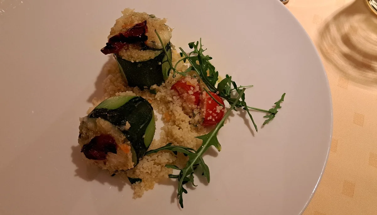 gefüllte Zucchini an Bulgur | © privat