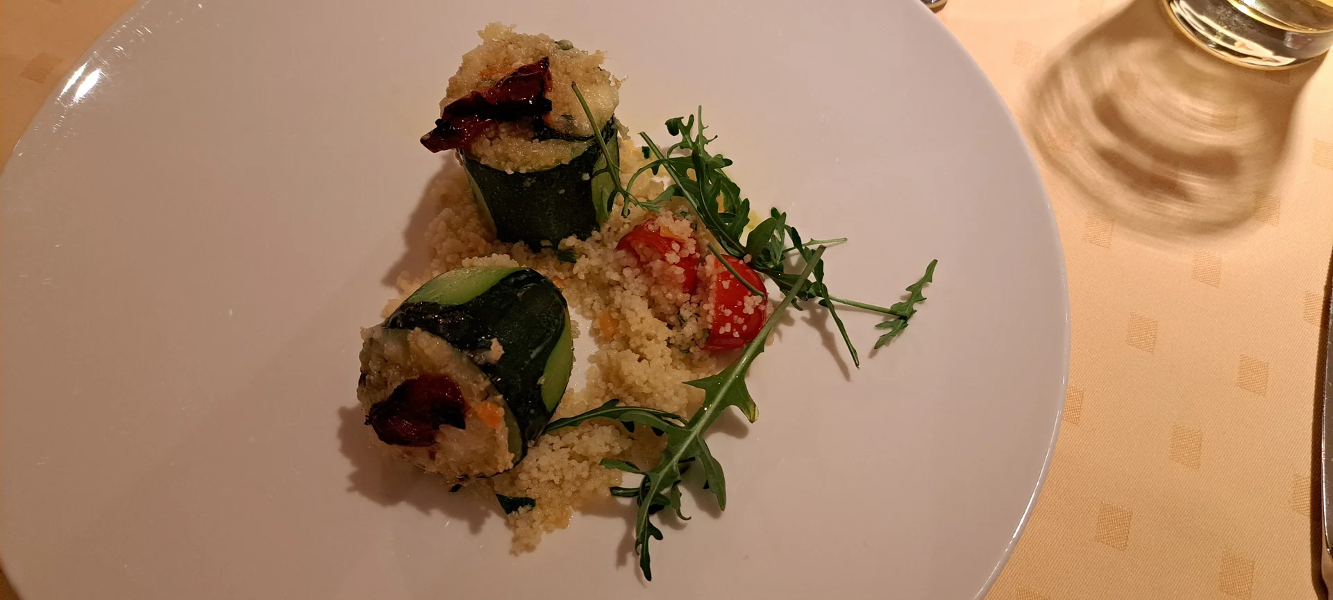 gefüllte Zucchini an Bulgur | © privat