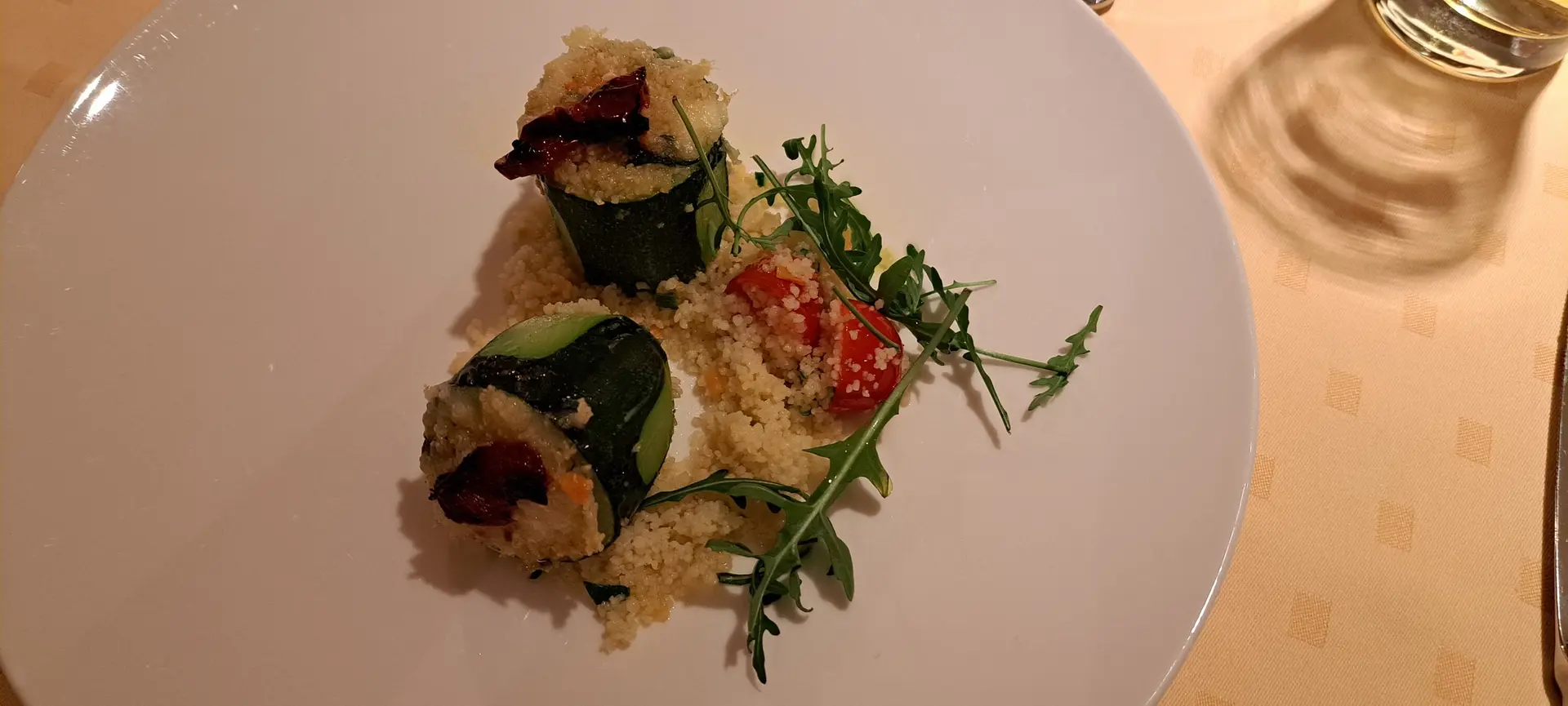 gefüllte Zucchini an Bulgur | © privat