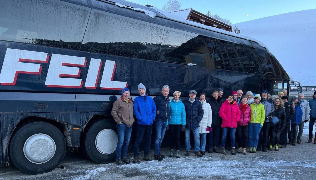 Busunternehmen Feil mit Teilnehmenden | © privat