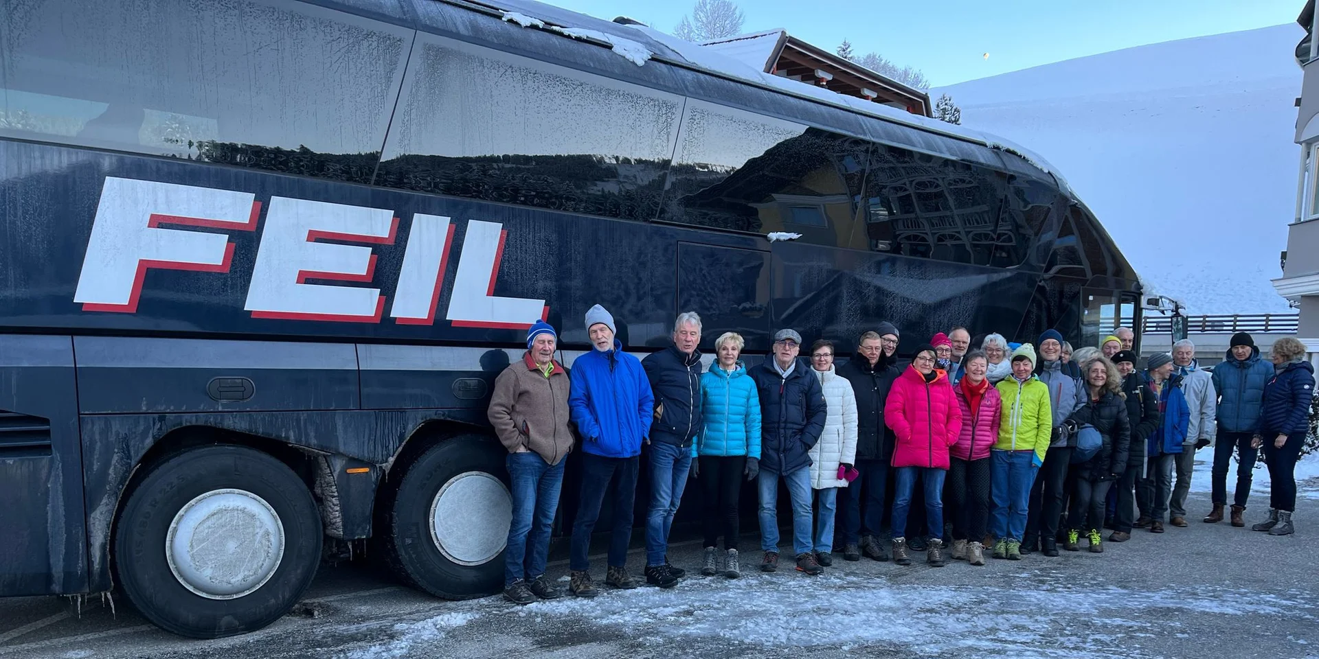 Busunternehmen Feil mit Teilnehmenden | © privat