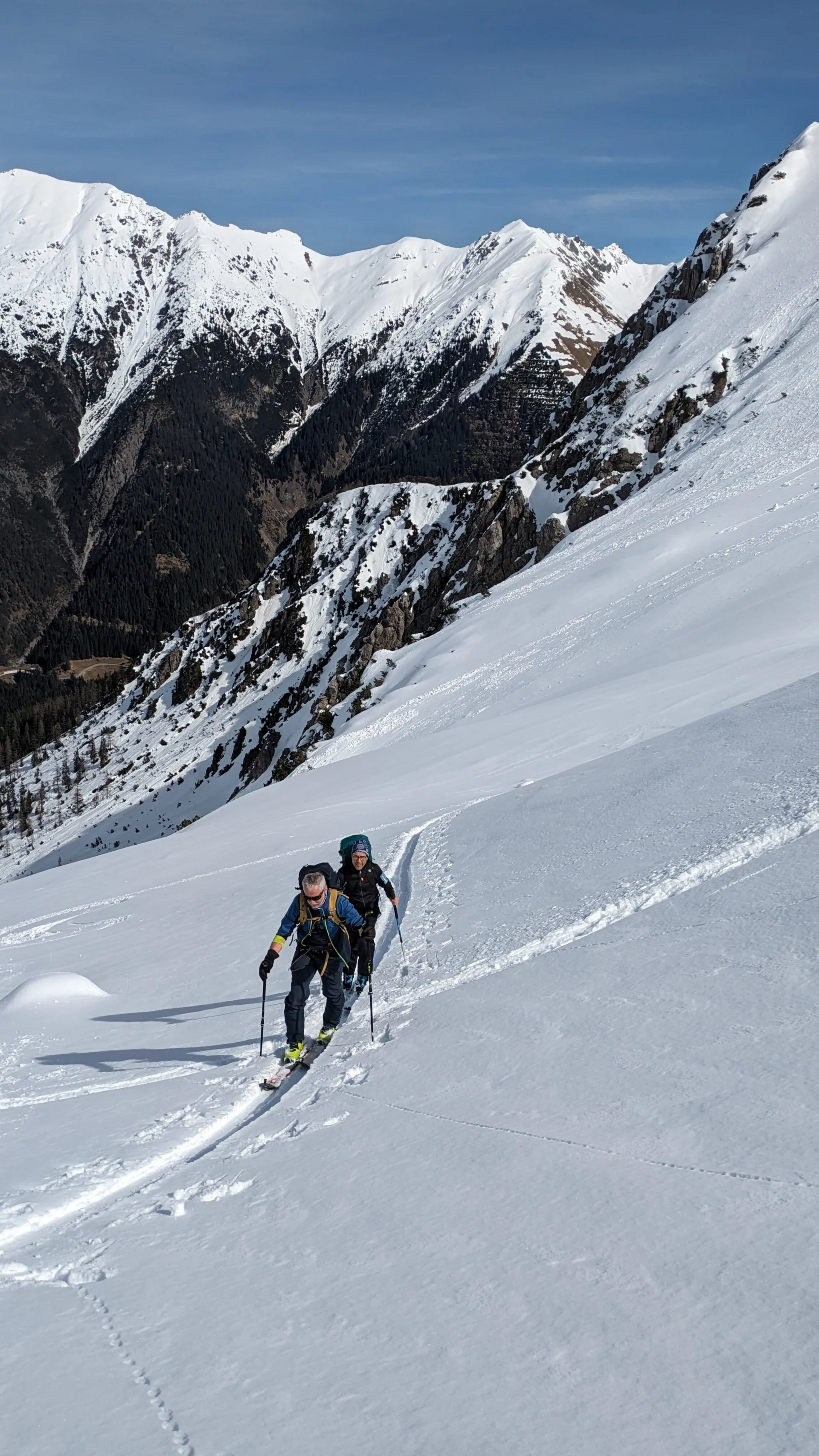 Aufstieg im Neuschnee | © privat