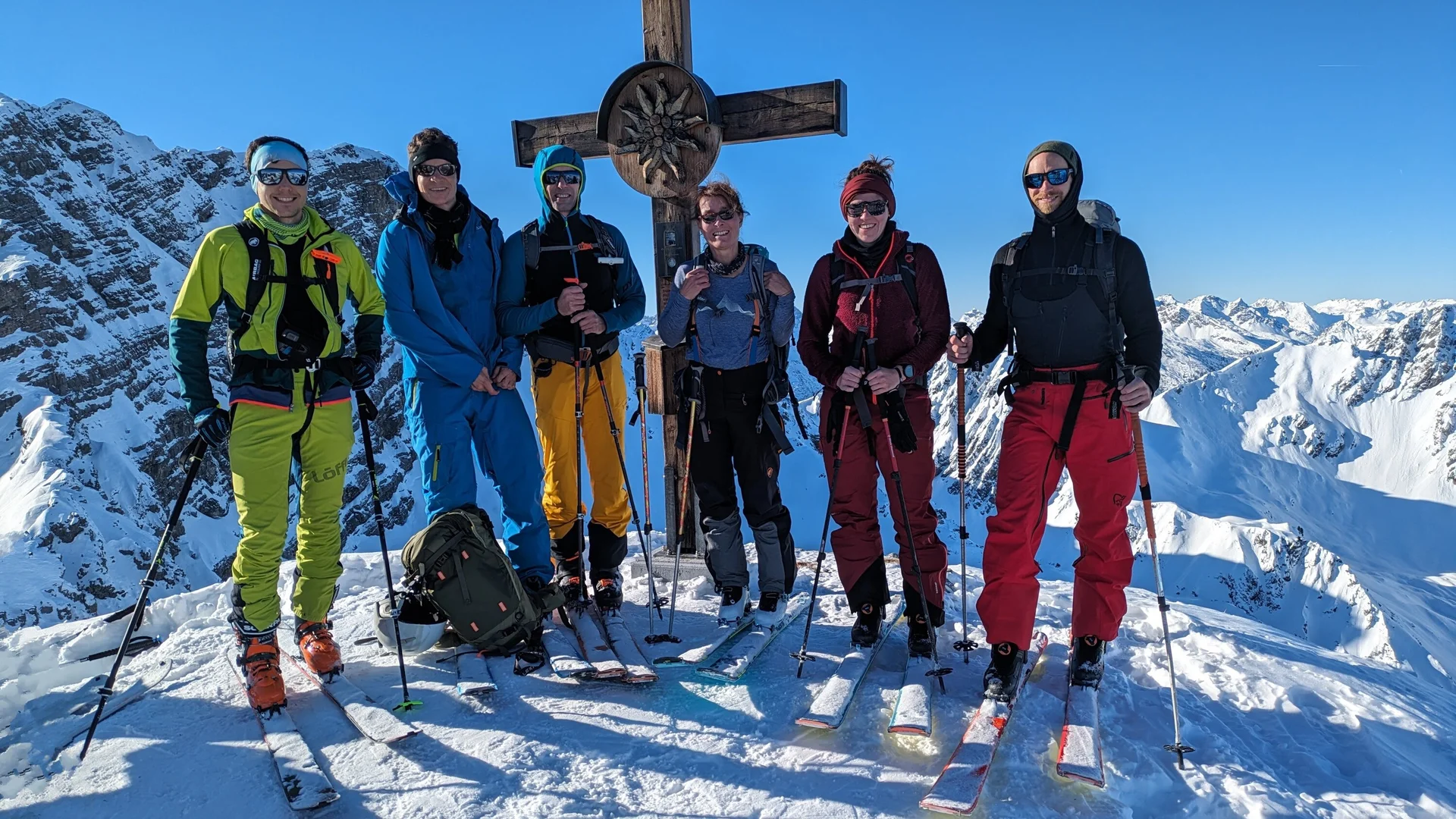 Am Gipfel 2.215m | © Peter Wohlhüter