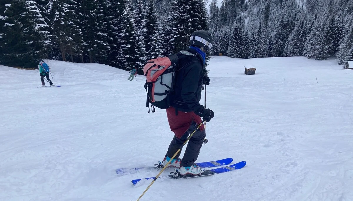 Abfahrt auf Skiern | © privat