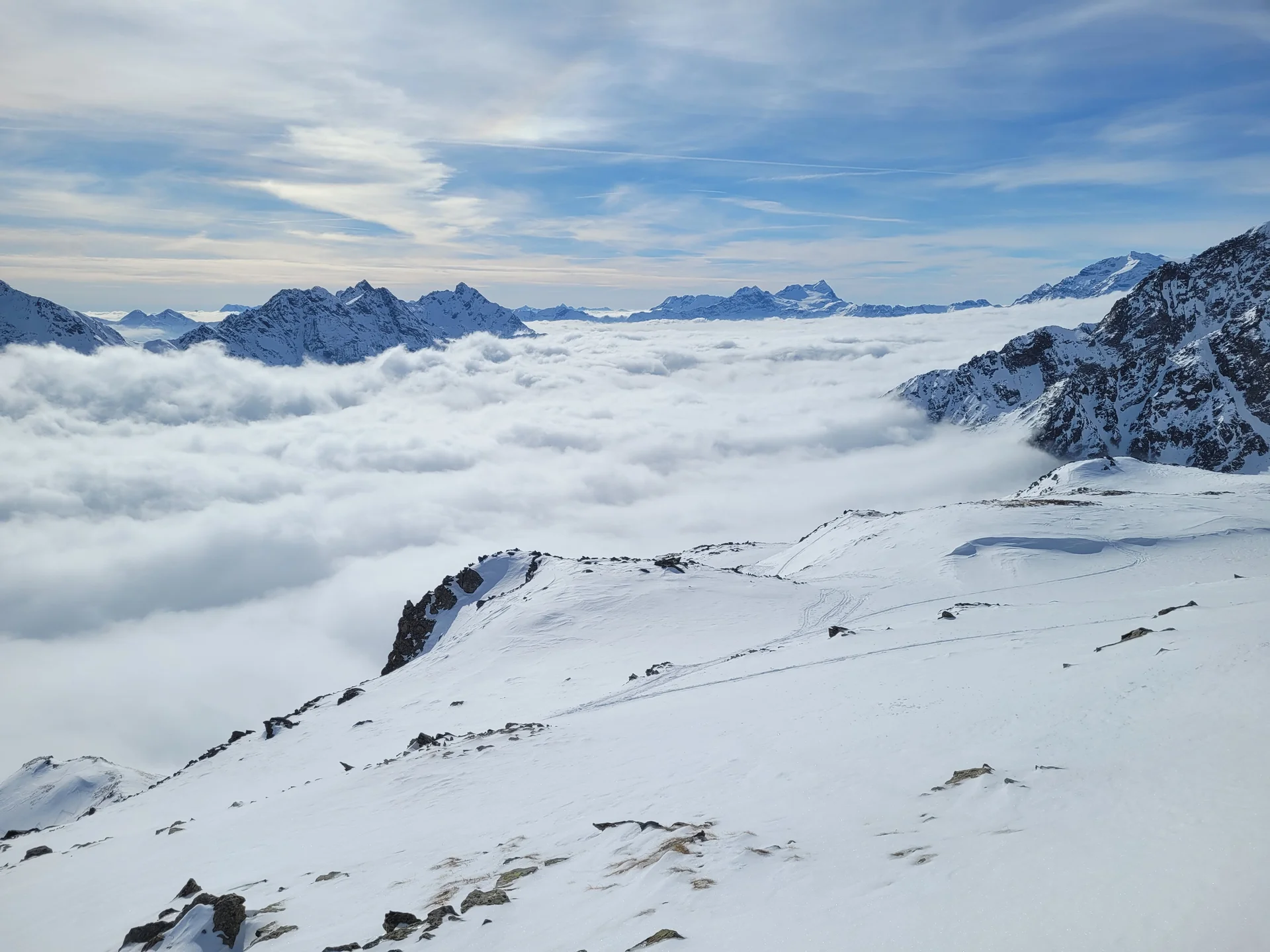 Pizzo Confini, 2904m, auf den Pizzo Scalino 3323m (Bildmitte) | © privat