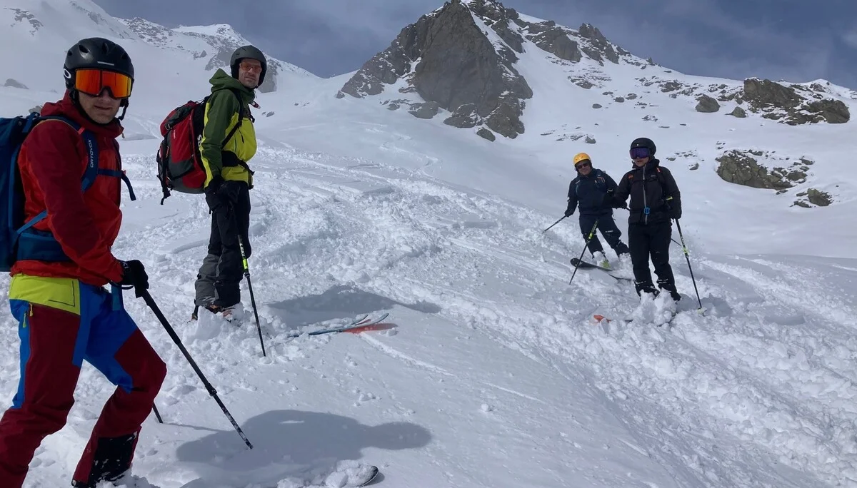 wir zogen eigene Spuren in der Abfahrt von der Lampsenspitze | © privat