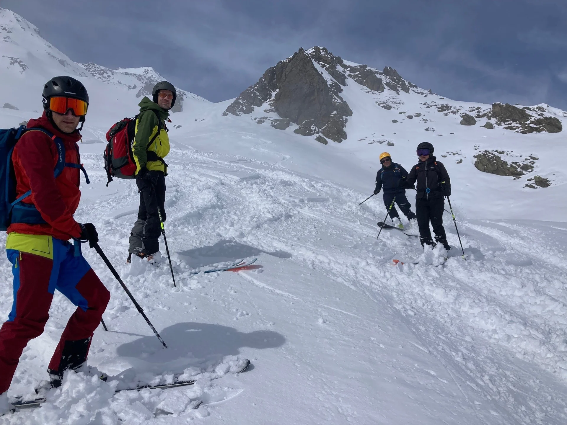 wir zogen eigene Spuren in der Abfahrt von der Lampsenspitze | © privat